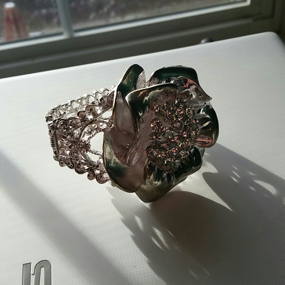 Flower bracelet! - Picture 3 of 3