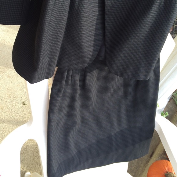 Suit black and gray check pattern. - Picture 3 of 4