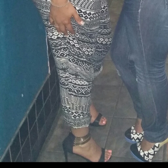 Black Sandals size 10 - Picture 1 of 3