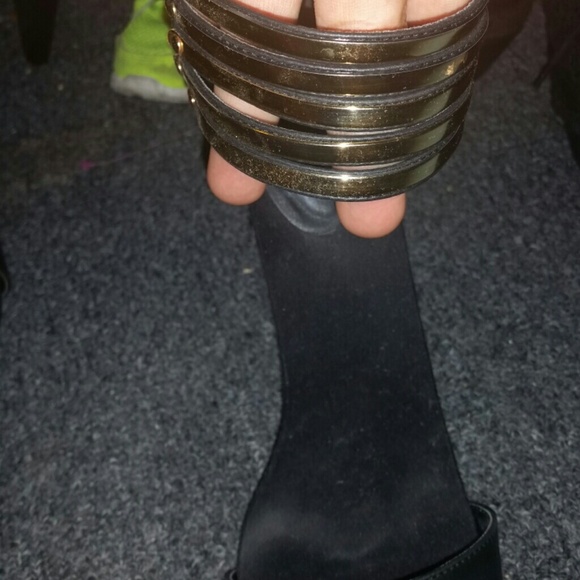 Black Sandals size 10 - Picture 2 of 3