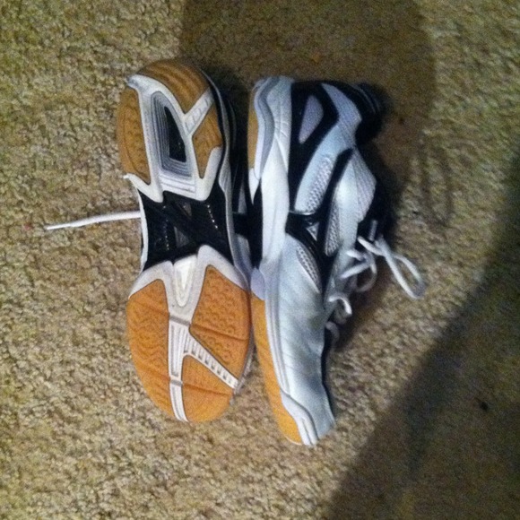 Mizuno Wave Rally 4 Shoes - Picture 2 of 3