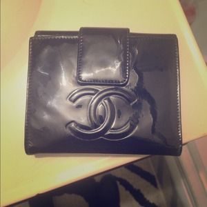 Chanel patent rose wallet Chanel patent rose wallet