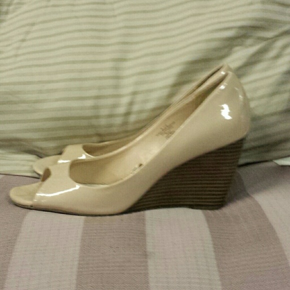 *SALE* Peep toe wedges