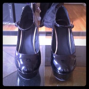 Forever 21 Thick Black Heel