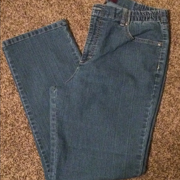 Very cute, rarely worn petite jeans. Medium wash.