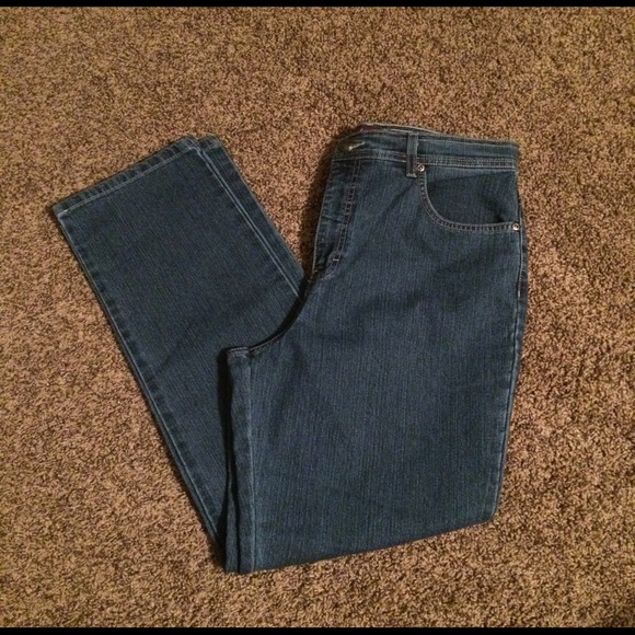 Cute, rarely worn jeans. Medium wash