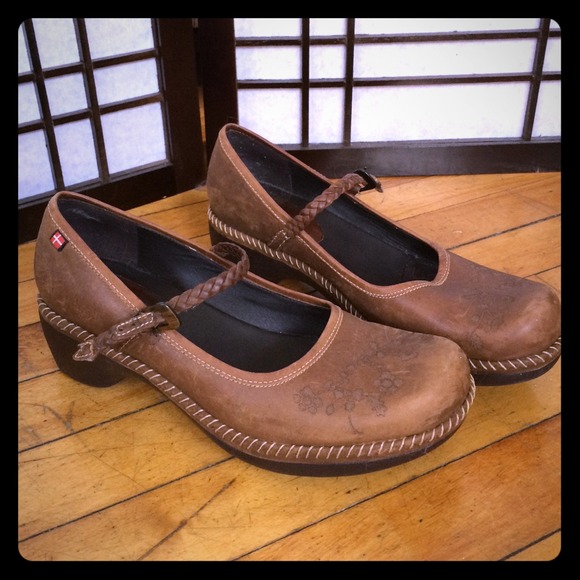Ecco brown leather Mary Janes