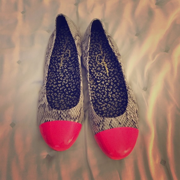 Jessica Simpson flats