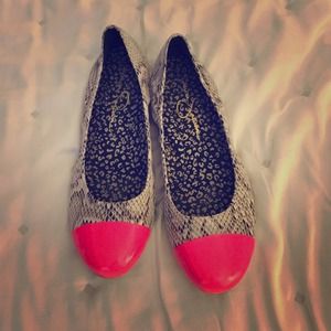 Jessica Simpson flats