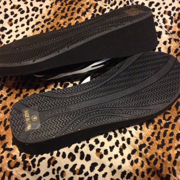 New Zebra Speedo Sandals 2 Inch Wedge Size 9 🎀 - Picture 2 of 4