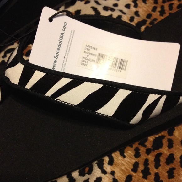 New Zebra Speedo Sandals 2 Inch Wedge Size 9 🎀 - Picture 4 of 4