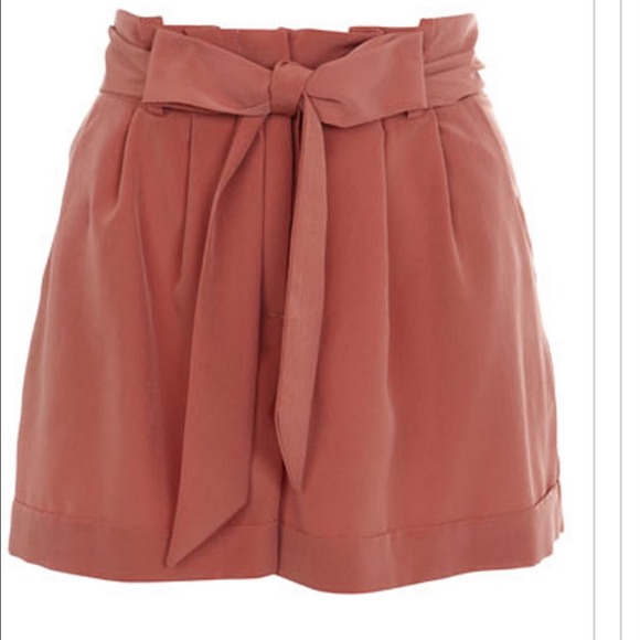 High waisted Paperbag Shorts