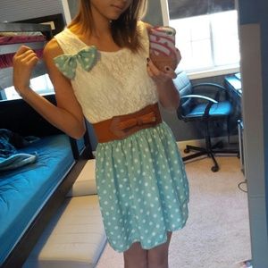 Adorable pastel green polka dotted lace dress!