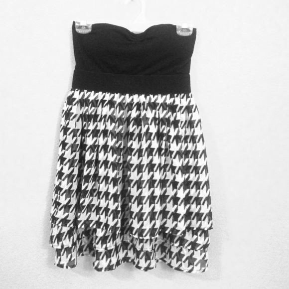 Black and White patterned strapless party dress