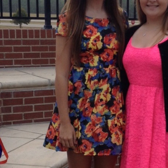 Floral cap sleeve dress