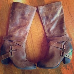 Fergie brown boots