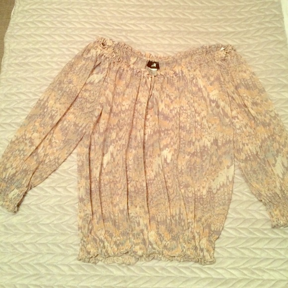 Beautiful H&M blouse - in perfect condition