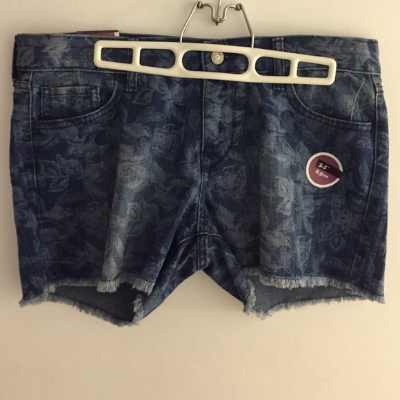 Floral pattern shorts!