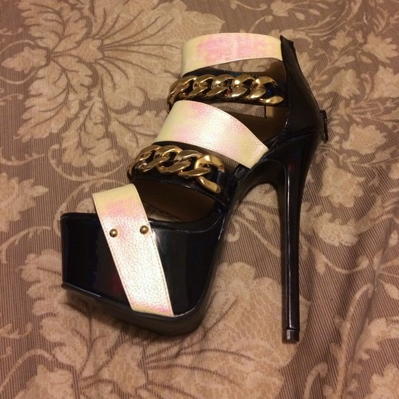 Heels - Picture 2 of 3