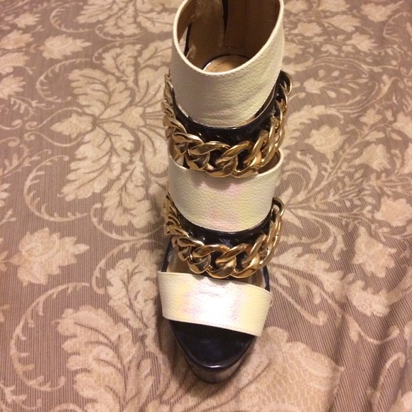 Heels - Picture 3 of 3