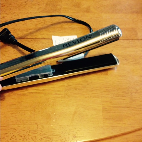 Revlon hair straightener!! Never even used!