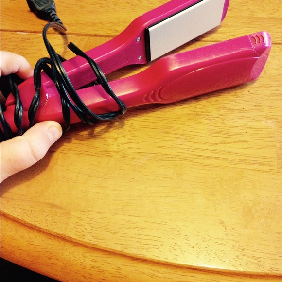 HAIR STRAIGHTENER!