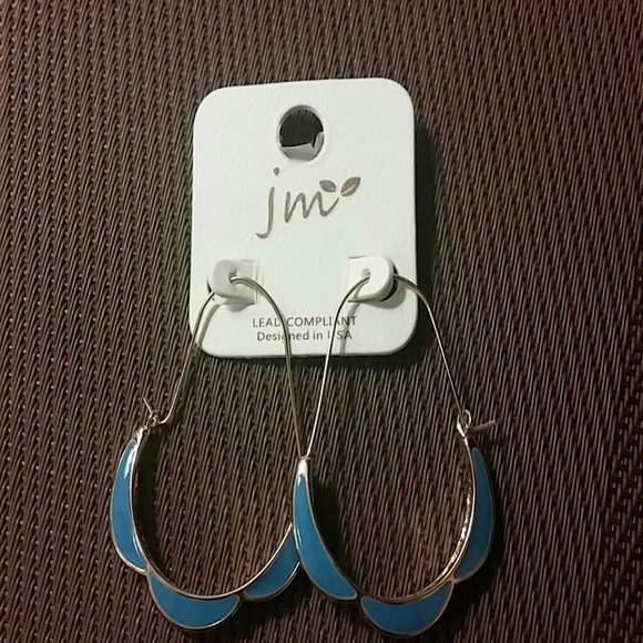 loop earrings bundled with metallic shirt@toribird