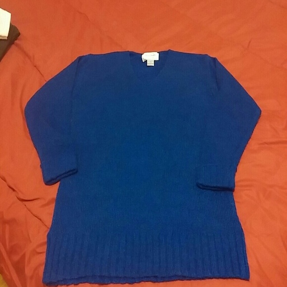 BUNDLE FOR @m1997ariah Gorgeous Blue Sweater  ?