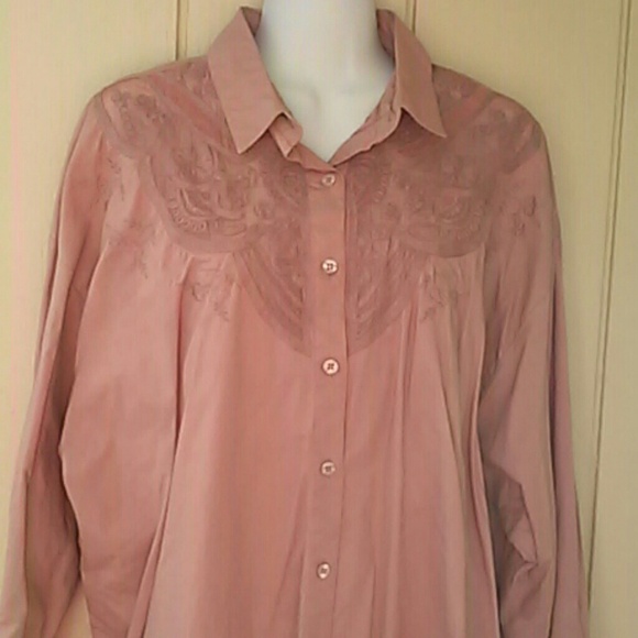 pretty,button up blouse size 16