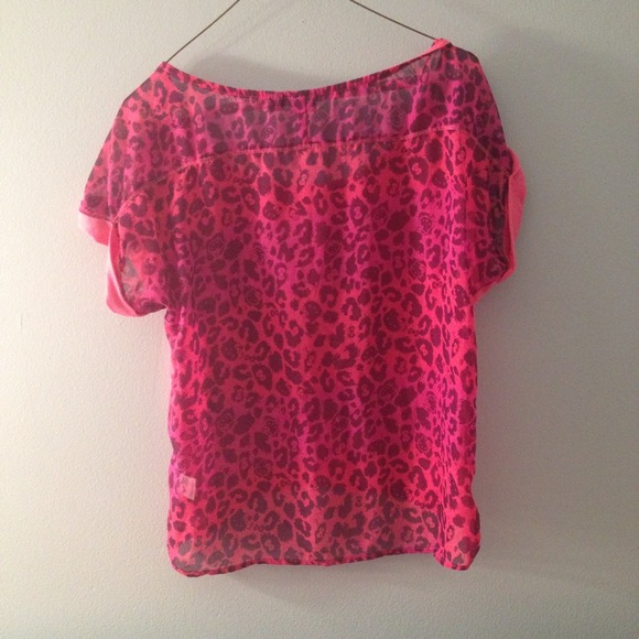 4🅿🅿Bright Pink Hello Kitty Shirt💘 - Picture 2 of 2