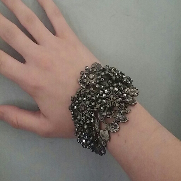 Bulky flower bracelet