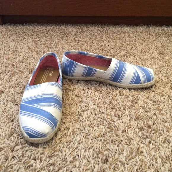 TOMS Shoes - ✨Clearance✨ TOMS blue and beige patterned  shoes