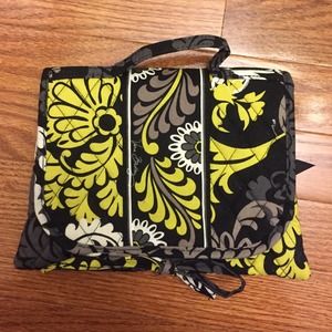 NWOT Vera Bradley Makeup Organizer in Baroque