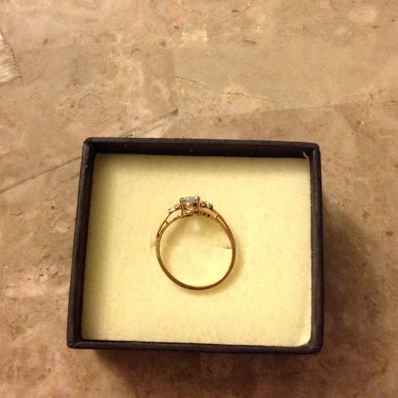 Aquamarine and diamond 10k yellow gold ring-size 7 - Picture 2 of 5