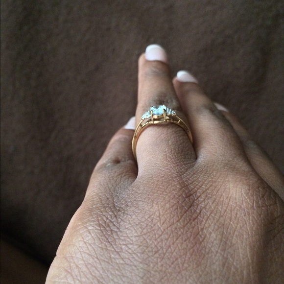 Aquamarine and diamond 10k yellow gold ring-size 7 - Picture 4 of 5