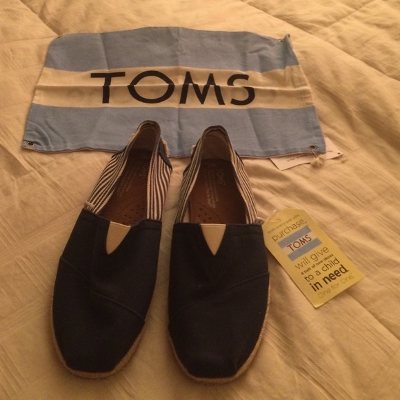 Navy blue stripped toms