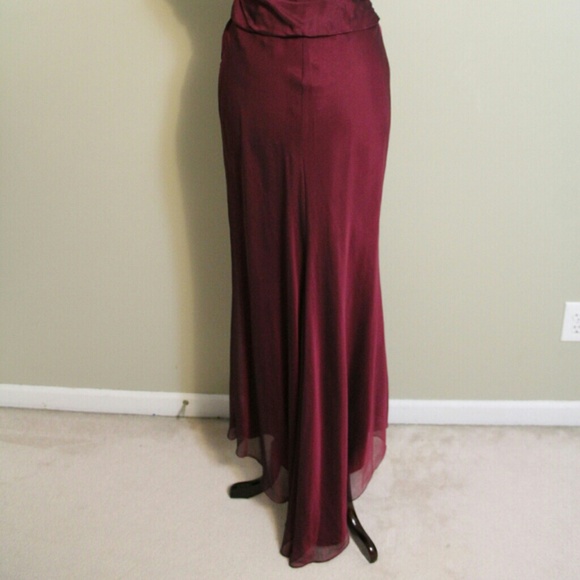 Beautiful evening gown - Picture 2 of 4