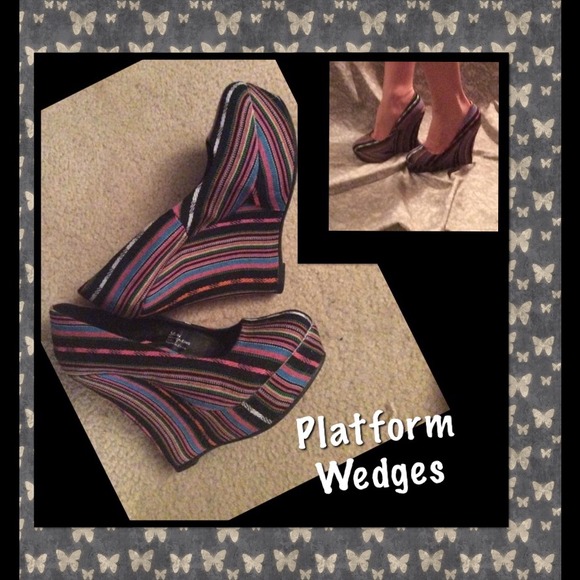 Striped platform wedges Sz 7