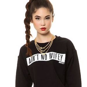 Ain't No Wifey Pull Over + Tee Bundle