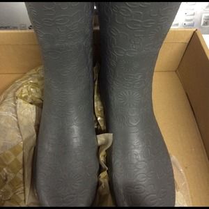 Ugg Wilshire short logo rain boot size 9 gray
