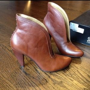 Seychelles DoSiDo Brown ankle Booties Sz 8.5