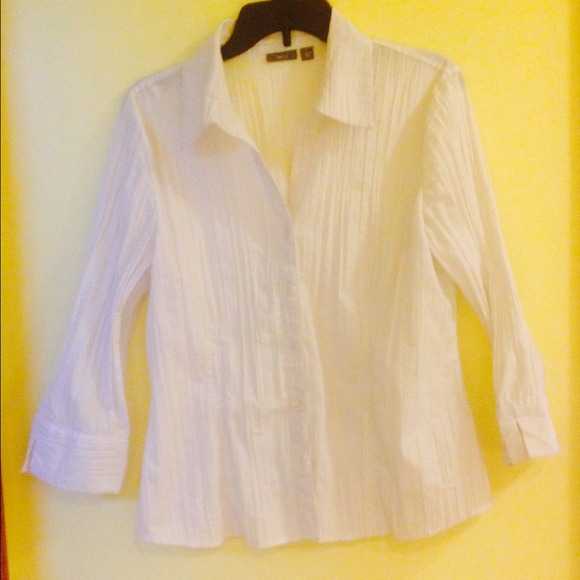 Essential white top