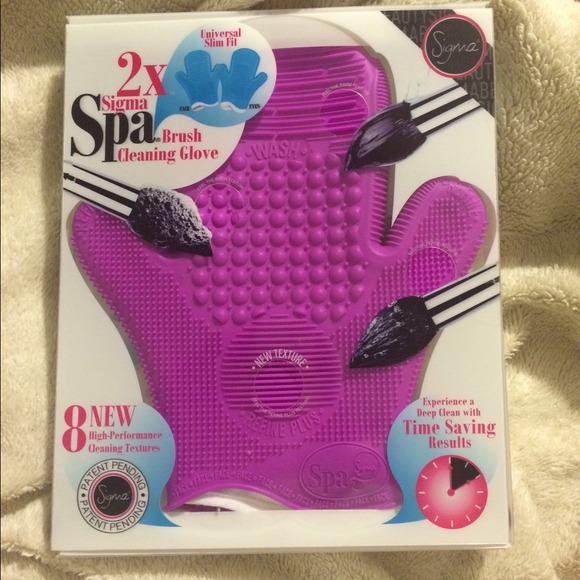 Sigma spa brush cleaning glove