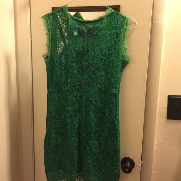 Green dress💚💋 - Picture 3 of 4