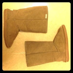 Size US 9 Bearpaw Emma Tall Boots