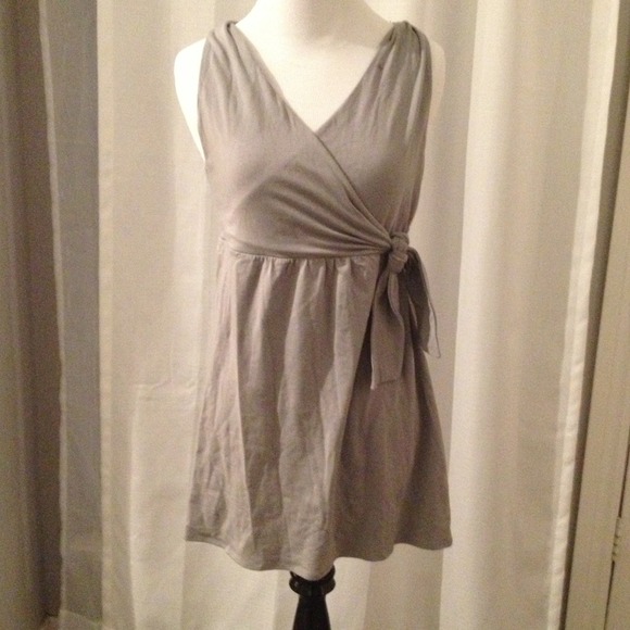 Athleta  V neck tunic shirt