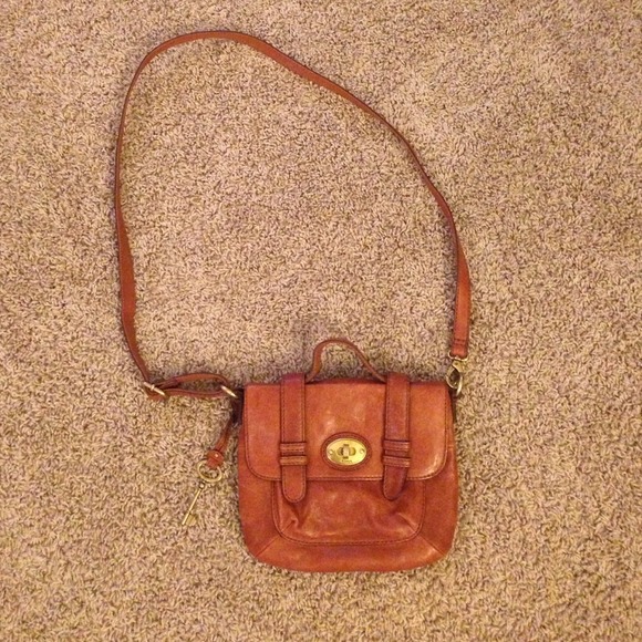 FOSSIL leather bag.