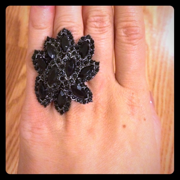 Fashion floral-esque ring