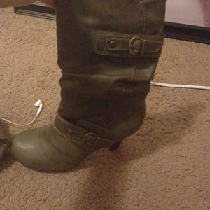 Heeled boots