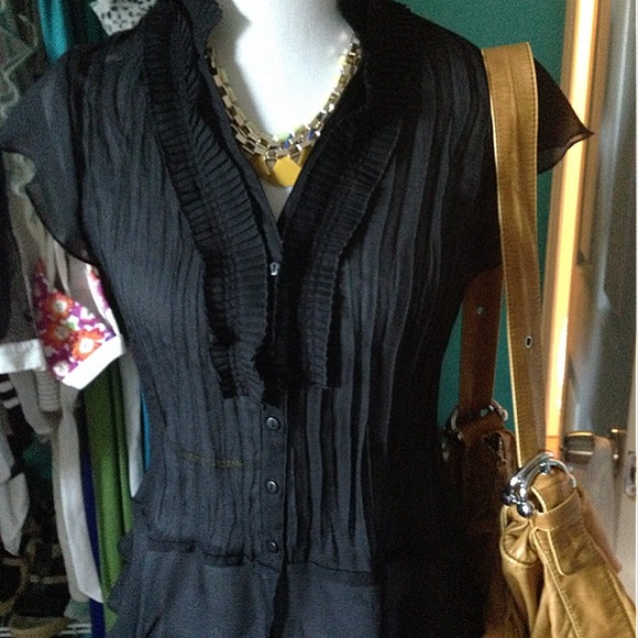SOLD IN BUNDLE Gorgeous Alison Taylor Black Top - Picture 4 of 4